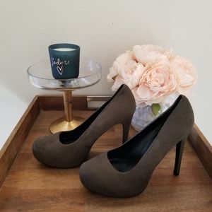 Kardashian Kollection Green Suede Platform Pumps